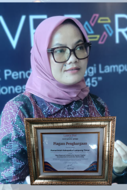 Bupati Ela Siti Nuryamah Raih Education Award 2026, Bukti Komitmen Lampung Timur Majukan Pendidikan