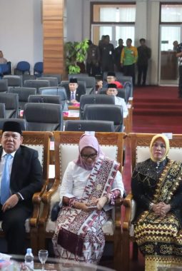 Jelang HUT ke-81 RI, Bupati Ela dan Wabup Azwar Hadi Hadiri Paripurna DPRD Lampung Timur