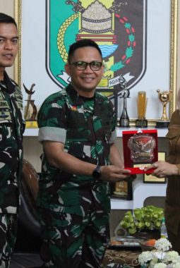 Bupati Lamtim Bahas Langkah Strategis Pencegahan Karhutla Bersama Siswa Seskoad 2026