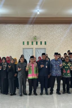 Sekda Lampung Timur Rustam Effendi Lantik 24 Kepala UPTD Puskesmas dan 14 Pejabat Fungsional, Perkuat Pelayanan Kesehatan Masyarakat